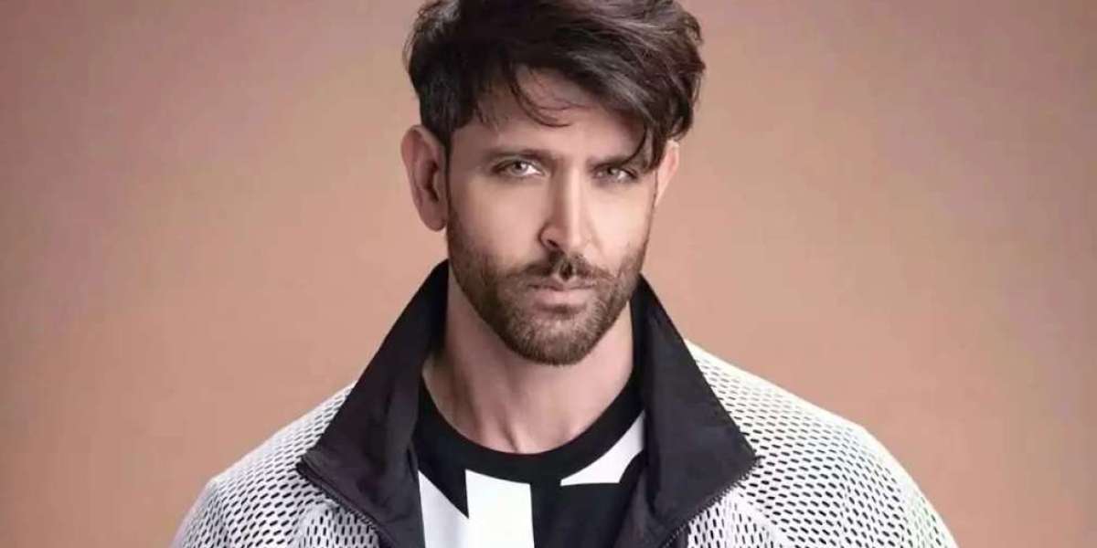 Hrithik apologized to the paparazzi