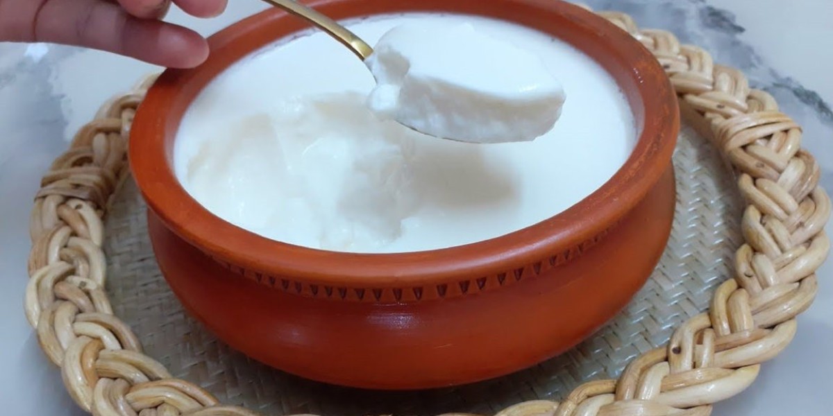 Know the benefits of eating sour yogurt daily