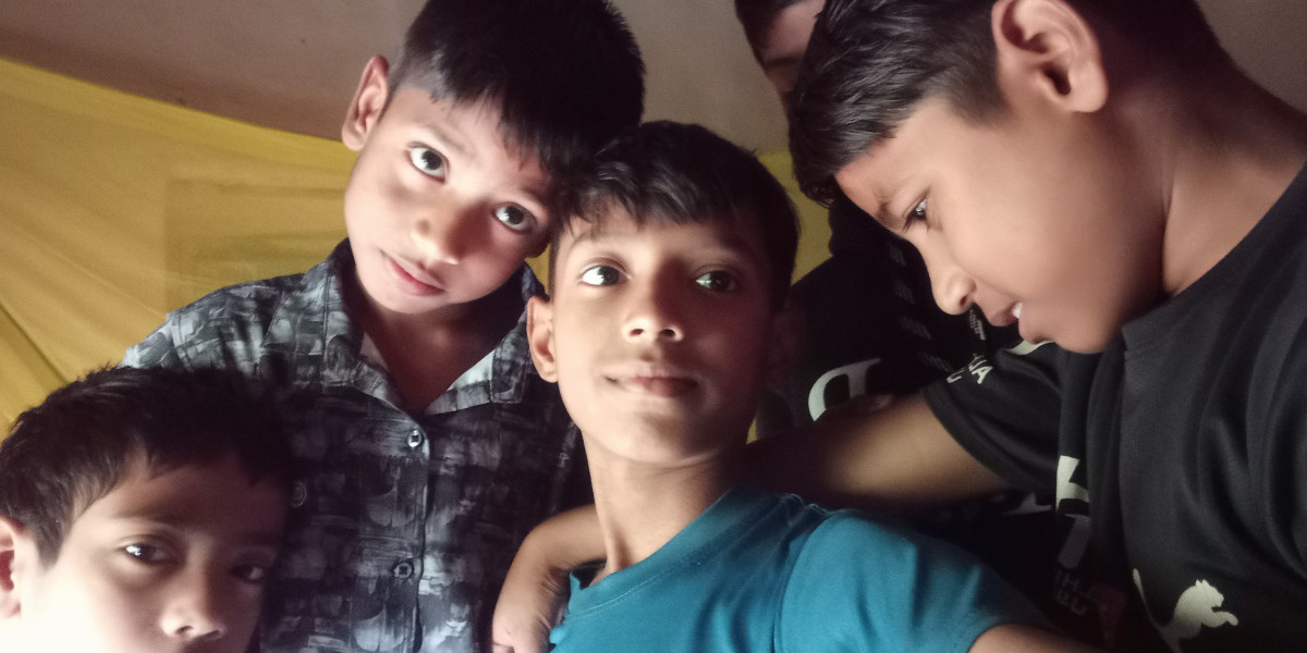 যেখানেই ভালবাসা থাকে,সেখানেই সম্পদ ও সাফল্যও থাকে।