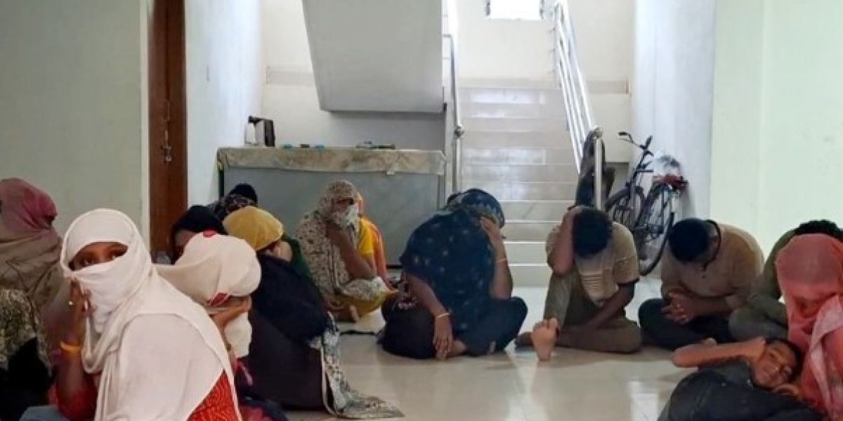 BSF pushes 32 people to Vijaypur border