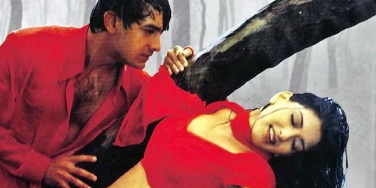 Sonali was intimate with Aamir in the rain