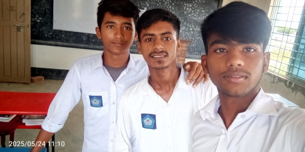 মানুষ ধোকা দিতে পারে কিন্তু বন্ধুত্ব ধোকা দিবেনা।