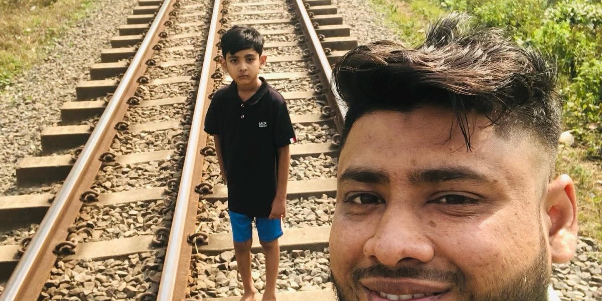 টেলিফোনটা চুপ আছে আজও
