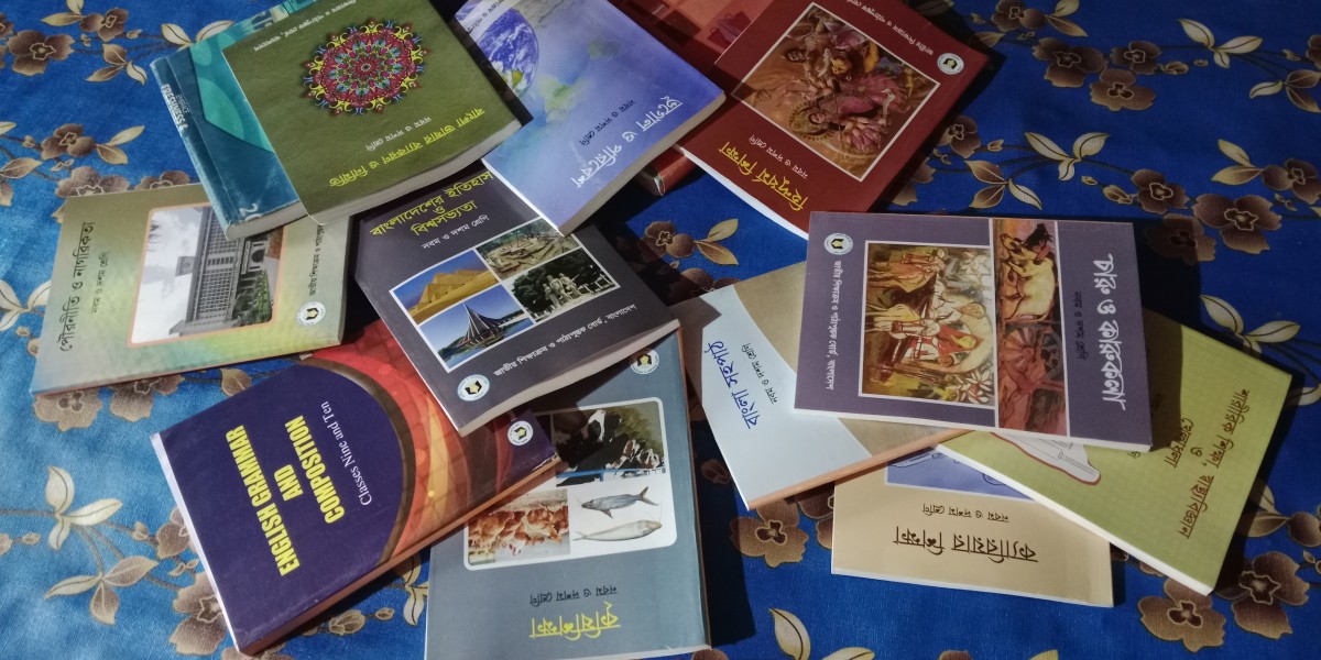 গল্প পড়ে আমরা সময় কাটায়।