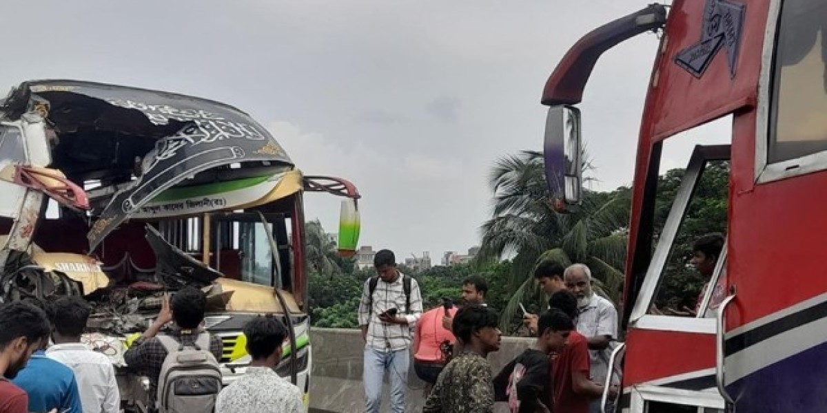 2 buses twisted in head-on collision