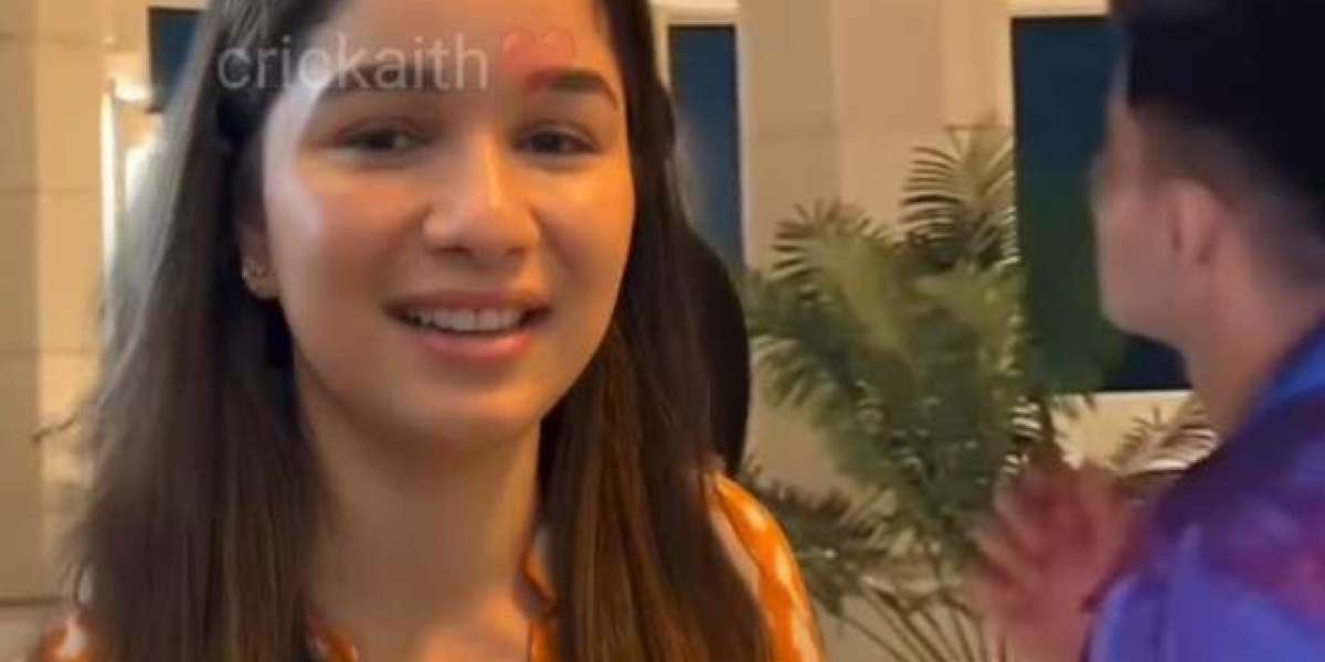 চমকপ্রদ সৌন্দর্যের গোপন রহস্য জানালেন সচিন-কন্যা সারা