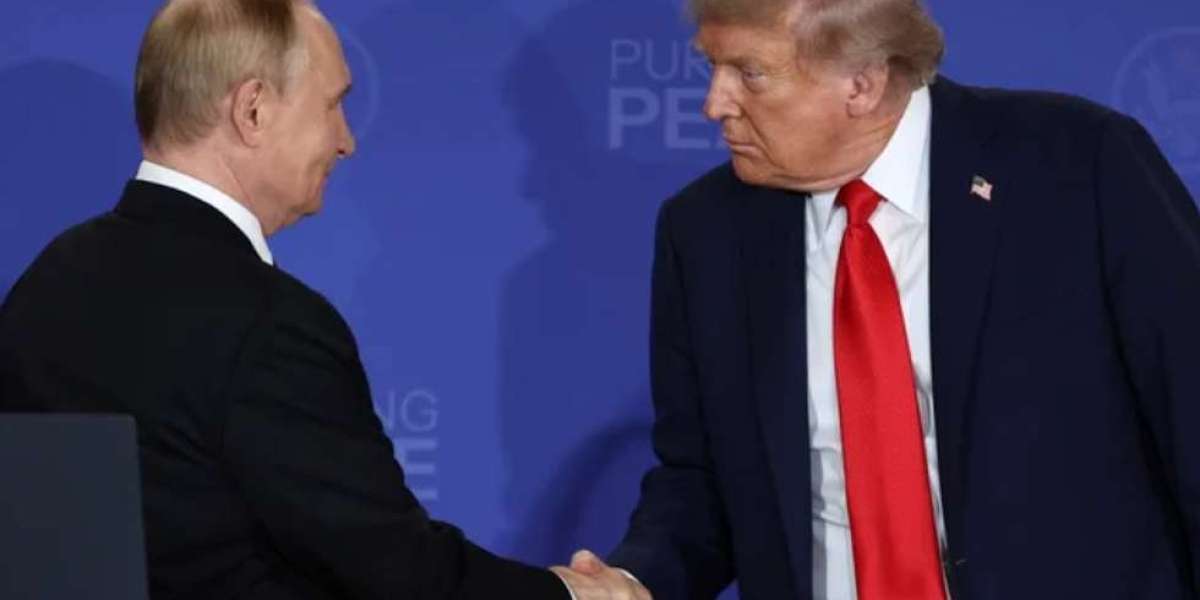 Ukraine's Zelenskyy to meet Trump on Monday after US-Russia summit secured no peace agreement <br>AP