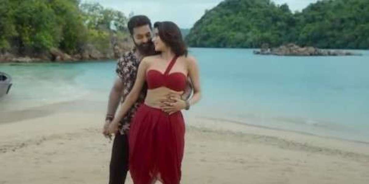 ৩ সন্তানের মা হতে চান জাহ্নবী কাপুর, নেপথ্যে কী?