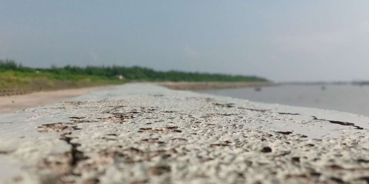 কোরআনের আলো: সূরা আল-ফালাক (Surah Al-Falaq) — অশুভ থেকে রক্ষার দোয়া