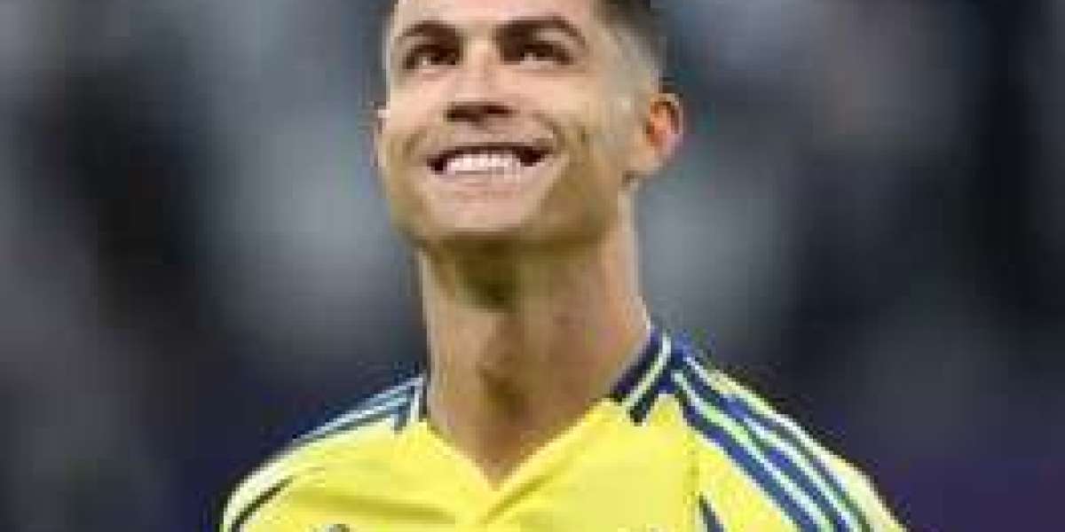 বিশ্বের প্রথম বিলিয়নিয়ার ফুটবলার হলেন ক্রিশ্চিয়ানো রোনালদো